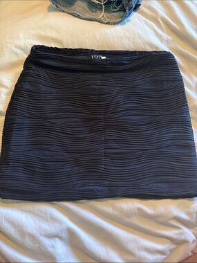 Oulm Black Wave-Texture Mini Skirt